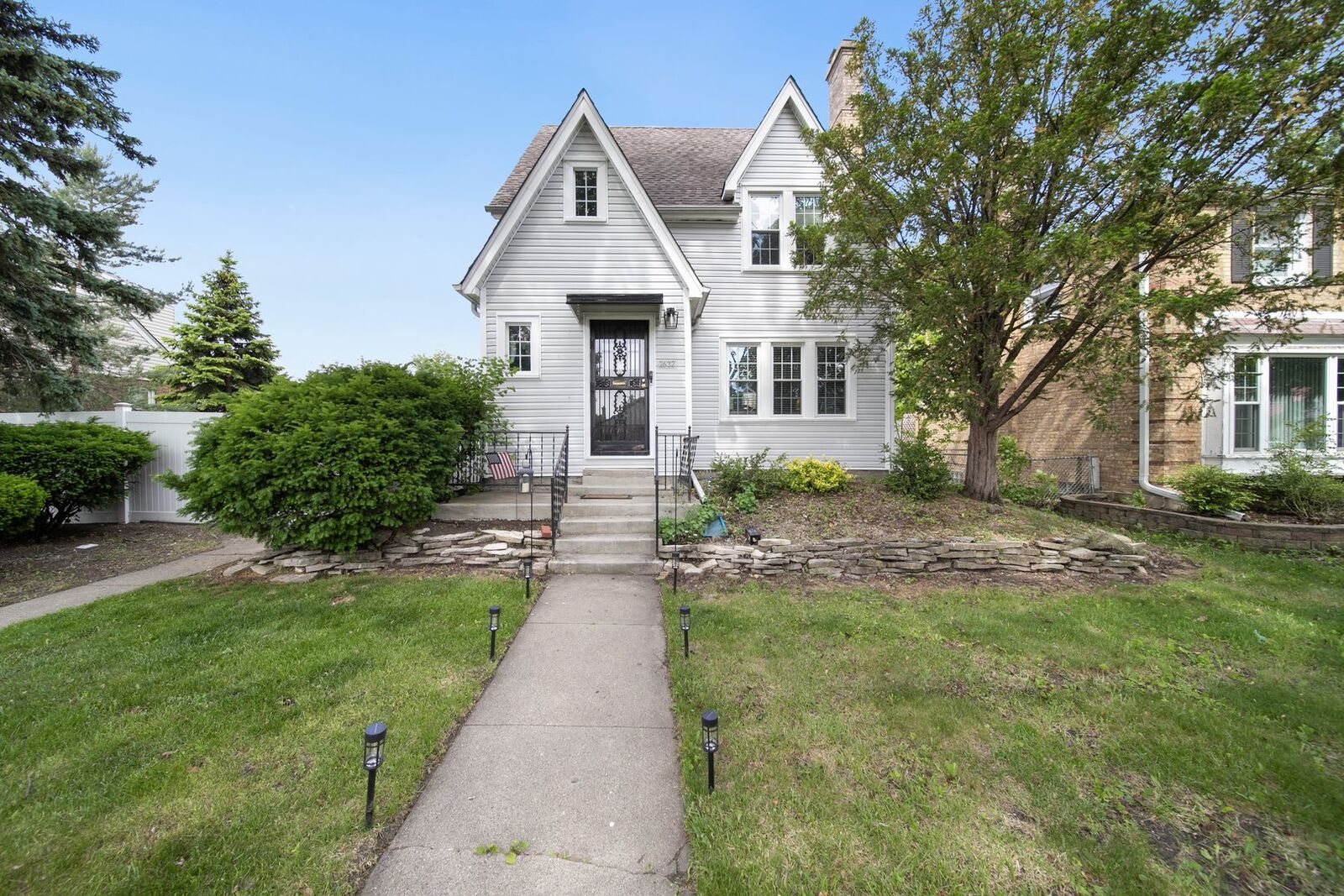 Property Photo:  2632 Maple Street  IL 60131 