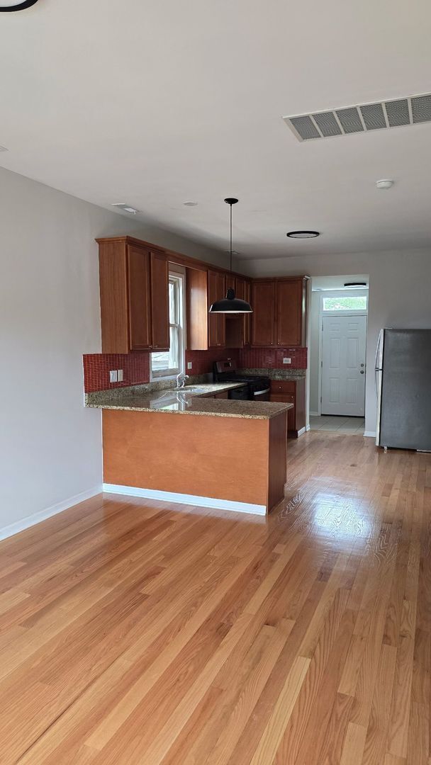 Property Photo: 6834 S Dorchester Avenue 2 IL 60637