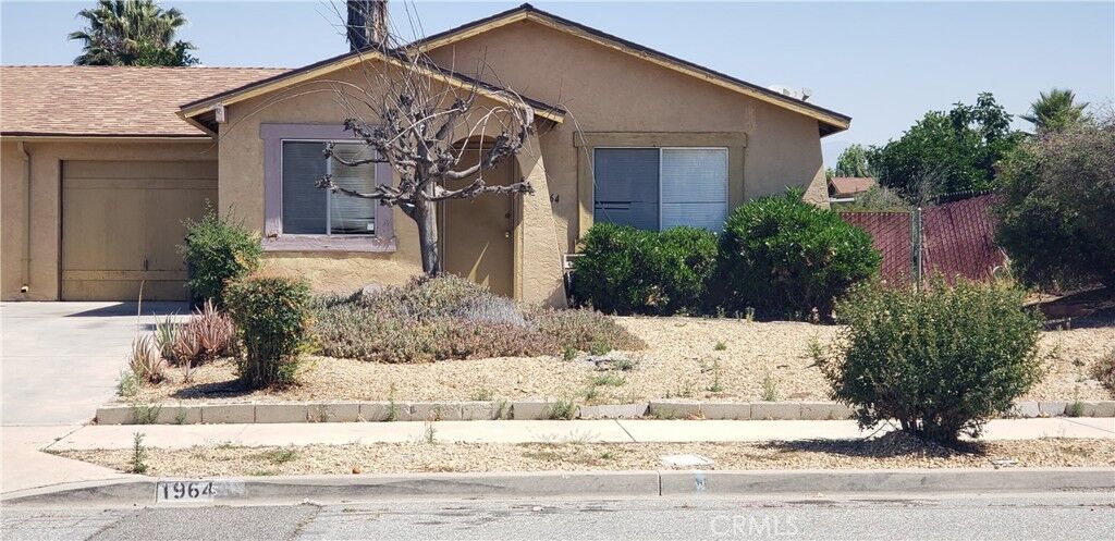 Property Photo:  1964 W Oakland Avenue  CA 92545 