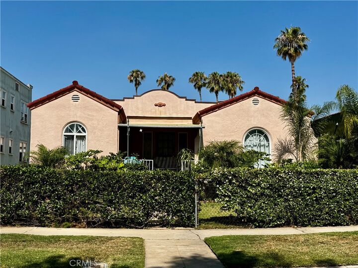 Property Photo:  1553 N Commonwealth  CA 90027 