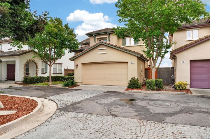 Property Photo:  121 Anjou Circle  CA 95835 