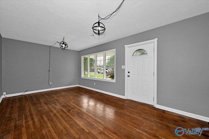 Property Photo:  2010 SE 13th Street  AL 35601 