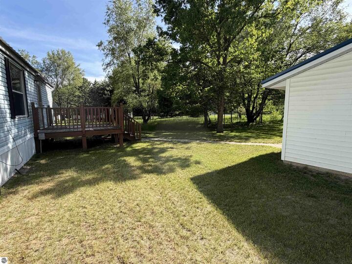 Property Photo:  1010 Siesta Lane  MI 48893 