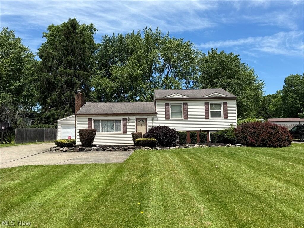 Property Photo:  4828 New Road  OH 44515 