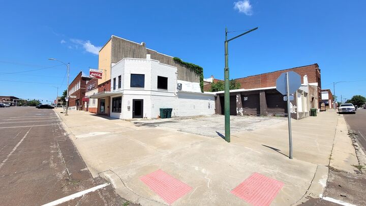 Property Photo: 605 Jackson Street MO 64601
