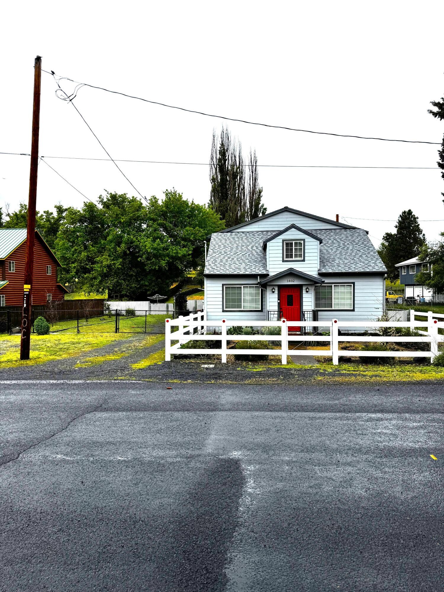 Property Photo:  1402 Dayton Street  OR 97603 