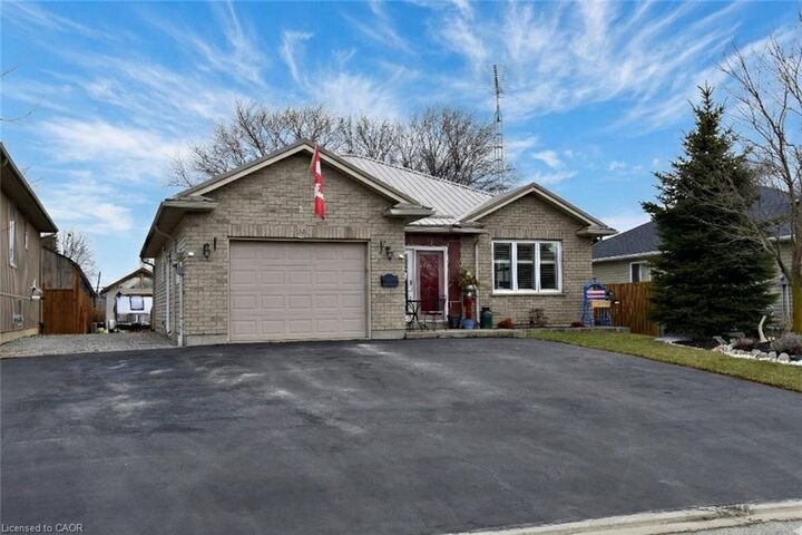 Property Photo:  34 Davis Street  ON N0A 1J0 