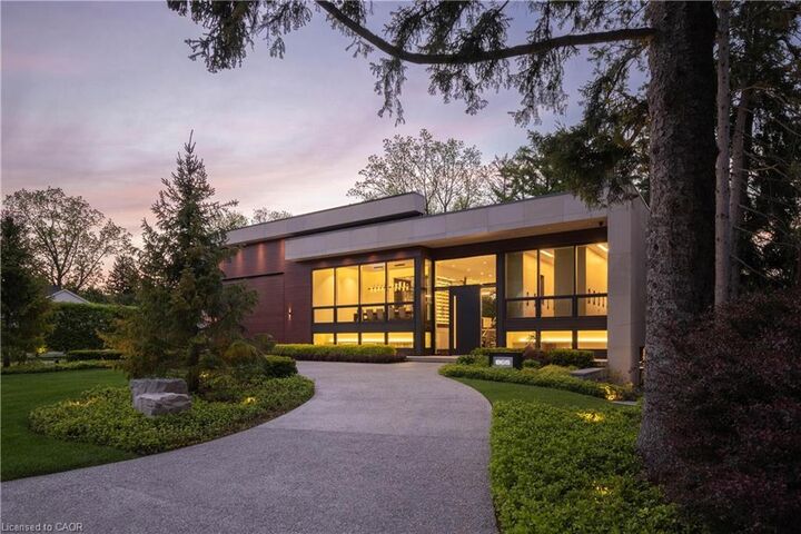 Photo de la propriété:  865 Glenwood Avenue  ON L7T 2J8 