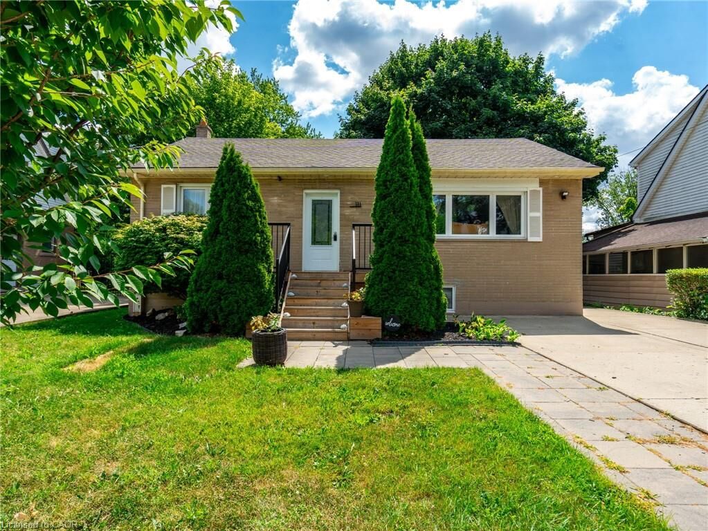 Property Photo:  111 West 32nd Street 2  ON L9C 5G8 