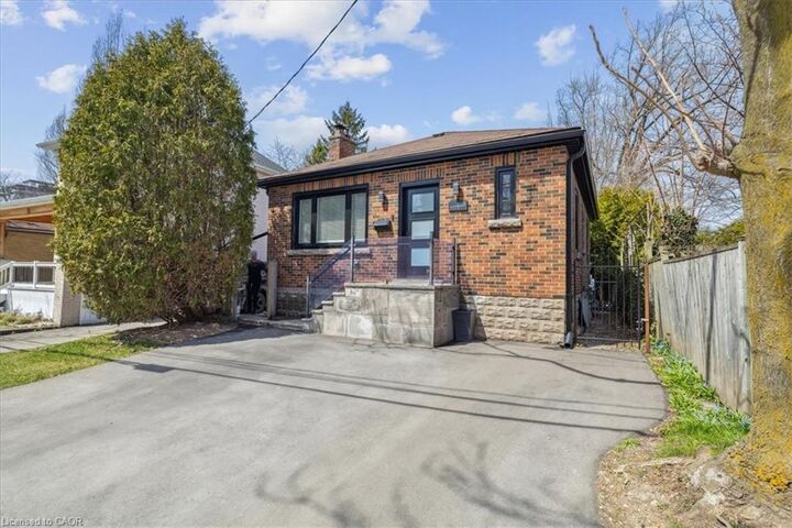 Property Photo: 2113 New Street ON L7R 1H7