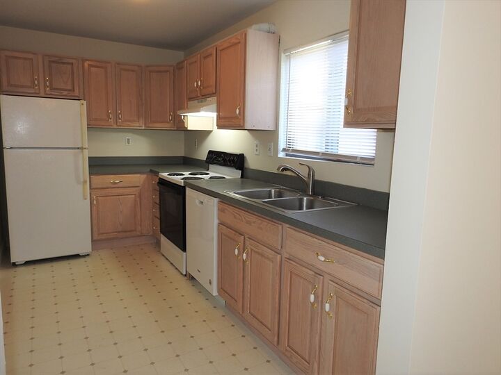Property Photo:  800 Bearses Way 4nf  MA 02601 