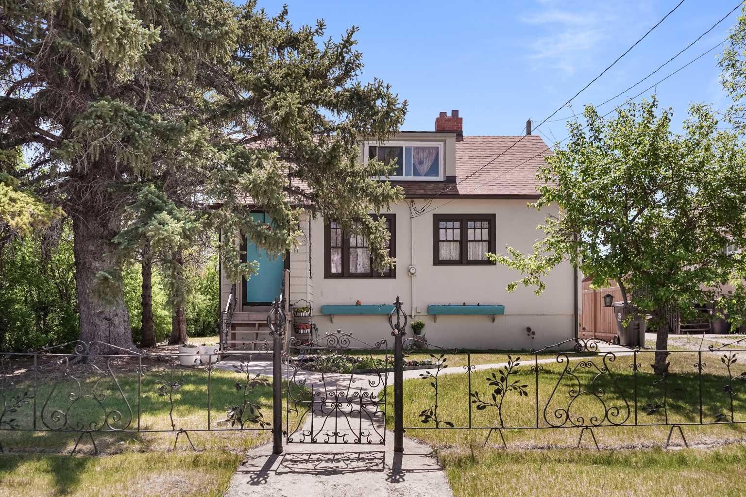 Property Photo: 54 Church Avenue AB T0K 2S0