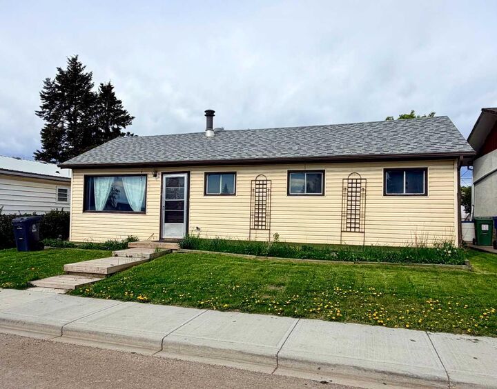 Property Photo:  5112 47 Street  AB T0M 0C0 