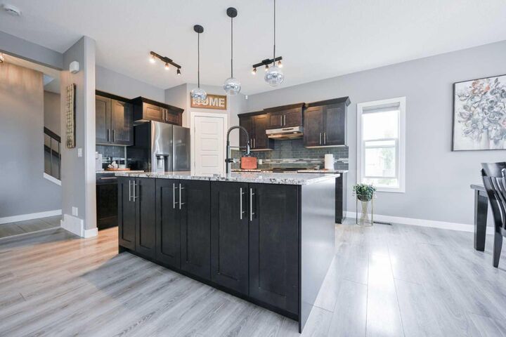 Photo de la propriété:  11334 62 Avenue  AB T8W 0L3 
