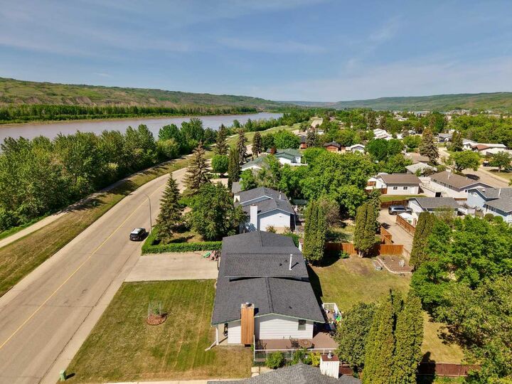 Property Photo: 8301 94 Street AB T8S 1G1