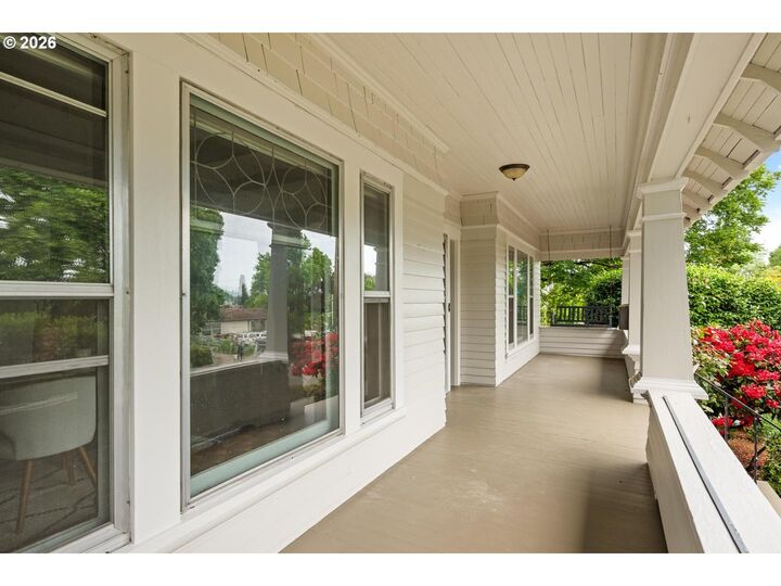 Property Photo: 3303 S Kelly Ave OR 97239