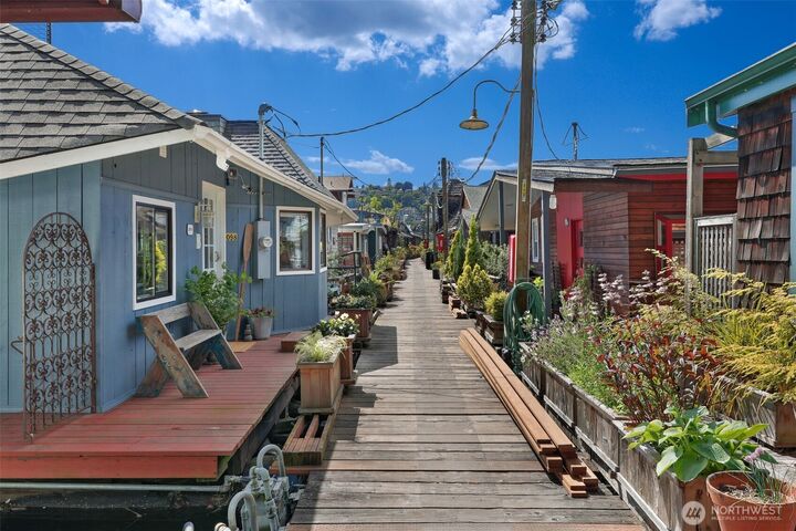 Property Photo:  2019  Fairview Avenue E B  WA 98102 