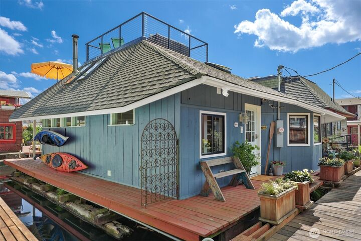Property Photo:  2019  Fairview Avenue E B  WA 98102 
