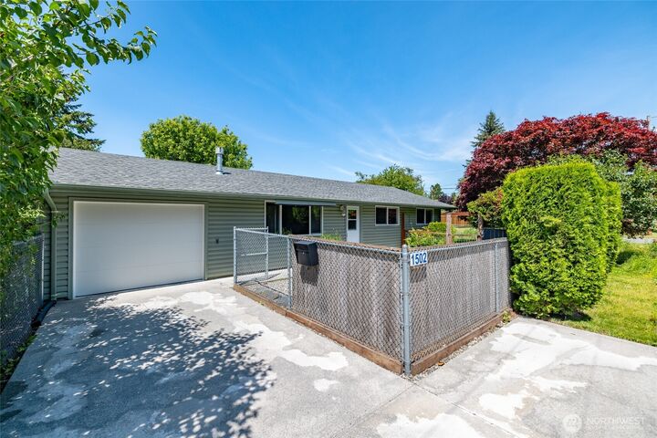 Property Photo:  1502  5th Street  WA 98284 