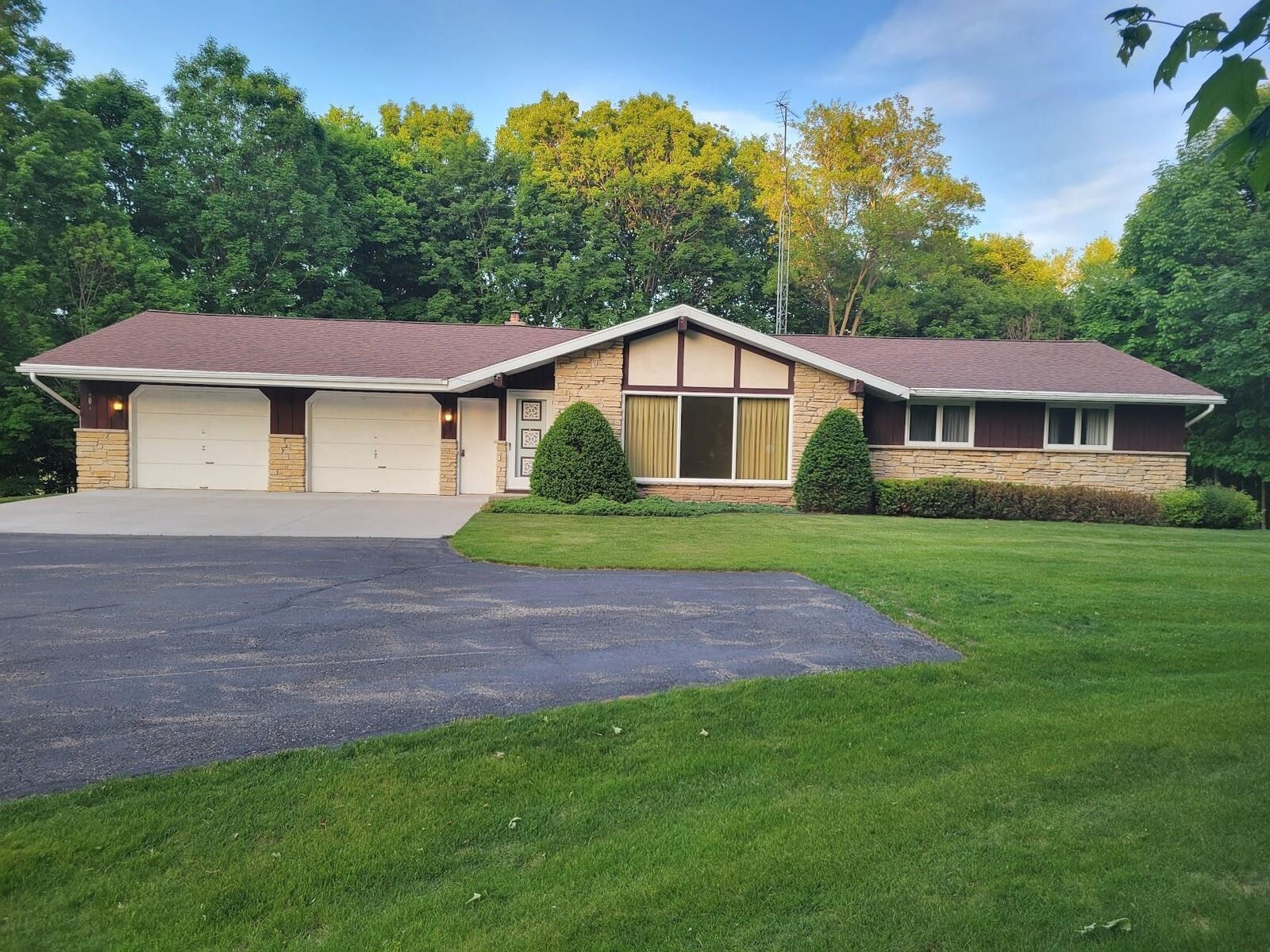 Property Photo:  W3687 E Maple Drive  WI 53035-9636 