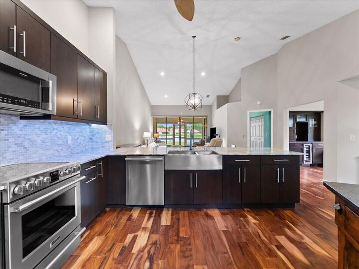 Property Photo:  7585 Lexington Club Boulevard B  FL 33446 