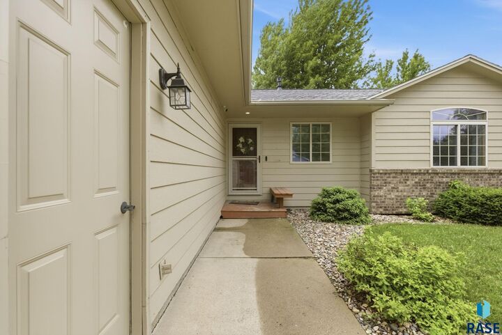 Property Photo:  6519 W Bonnie Ct  SD 57106 