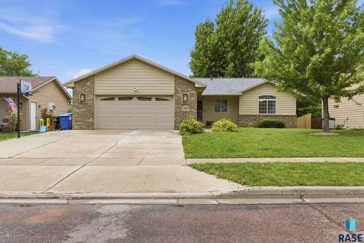 Property Photo:  6519 W Bonnie Ct  SD 57106 