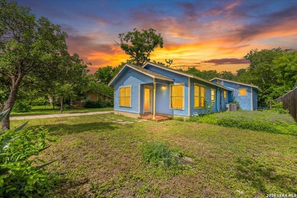 Property Photo: 2033 SW 19th St TX 78207