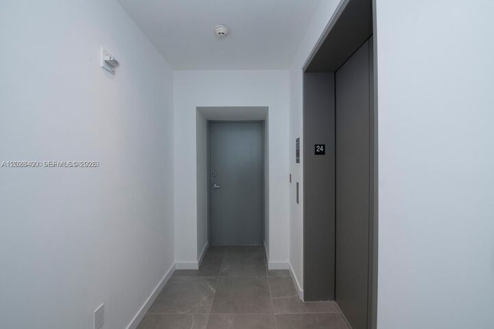 Property Photo: 480 NE 31st St 2406 FL 33137