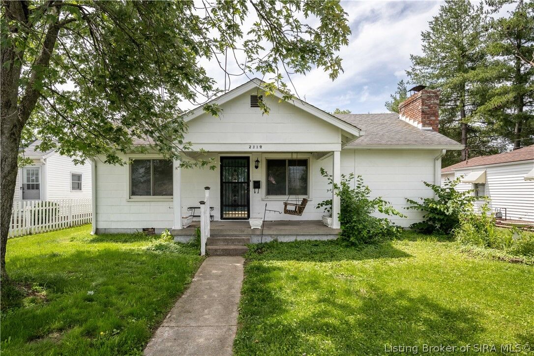 Property Photo:  2319 Park Avenue  IN 47150 
