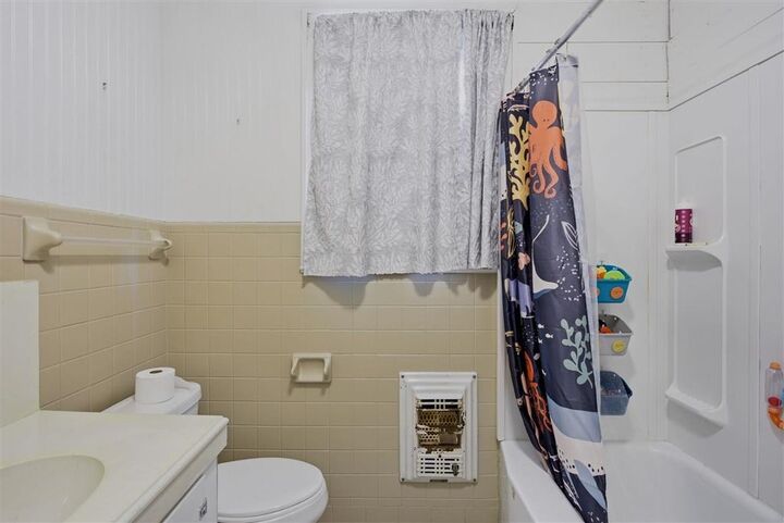 Property Photo: 1006 S Adams Street S LA 70591