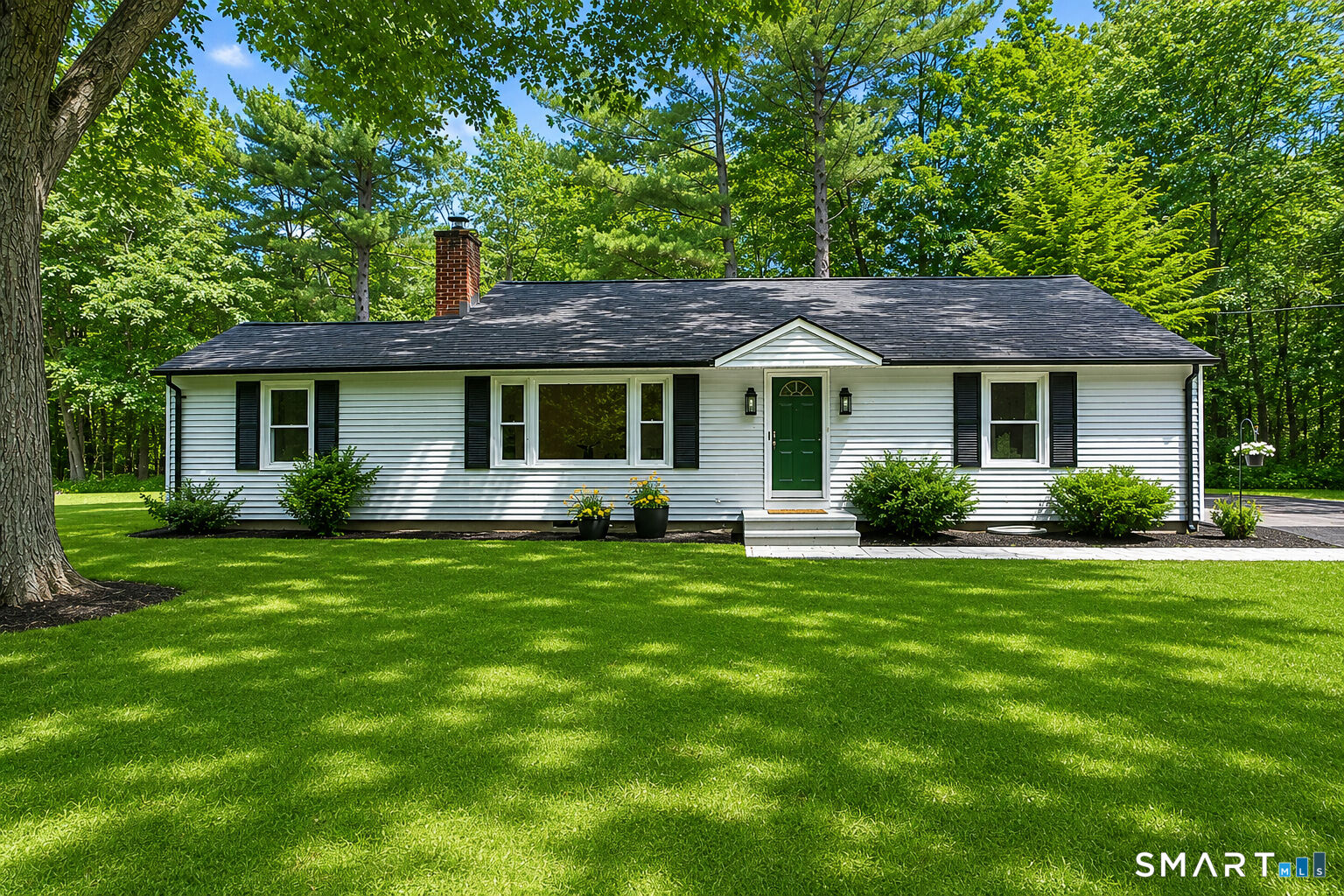 Property Photo:  26 Crescent Way  CT 06070 