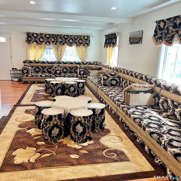 Property Photo:  
