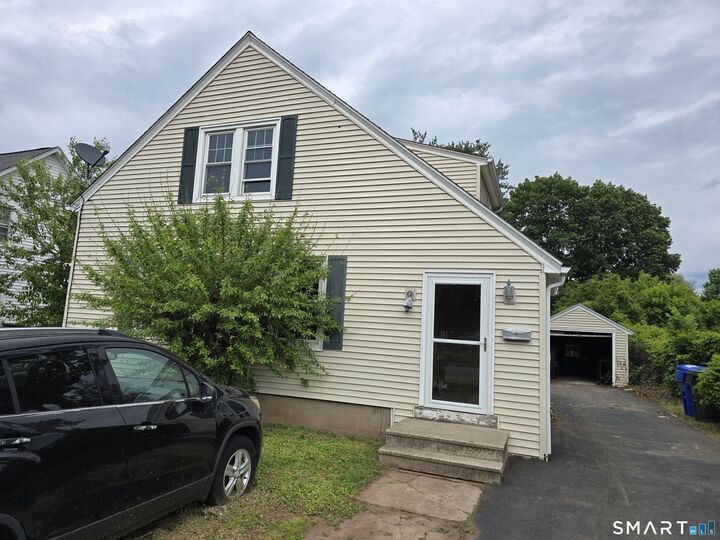 Property Photo:  14 Center Court  CT 06111 