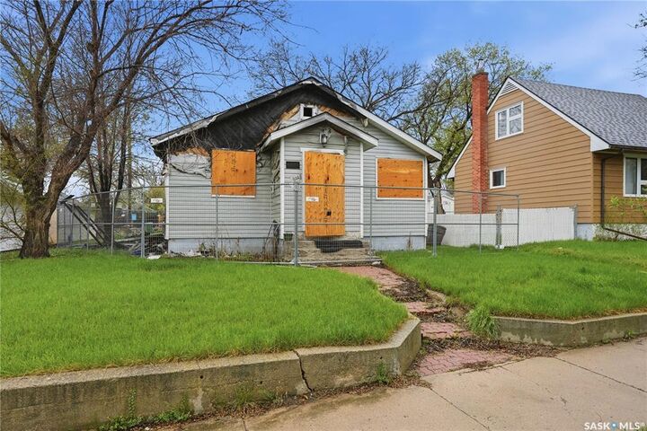 Property Photo: 844 6th Avenue NW SK S6H 4A2