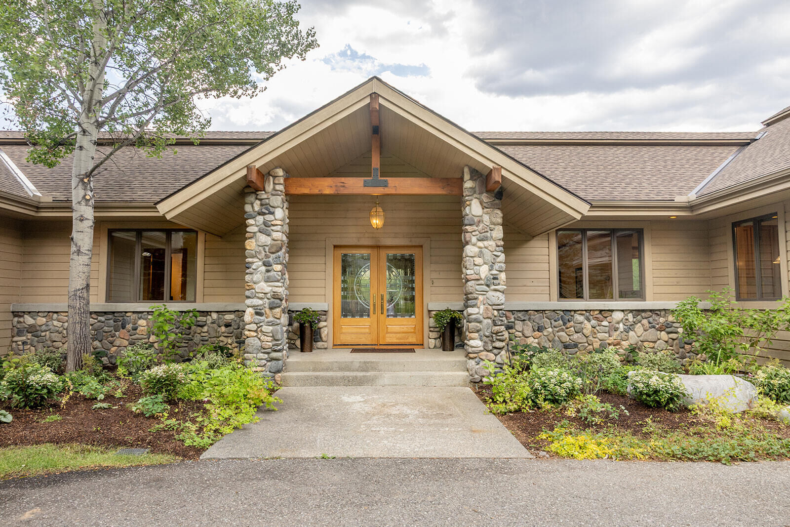 Property Photo:  121 Stonegate Cir  ID 83340 