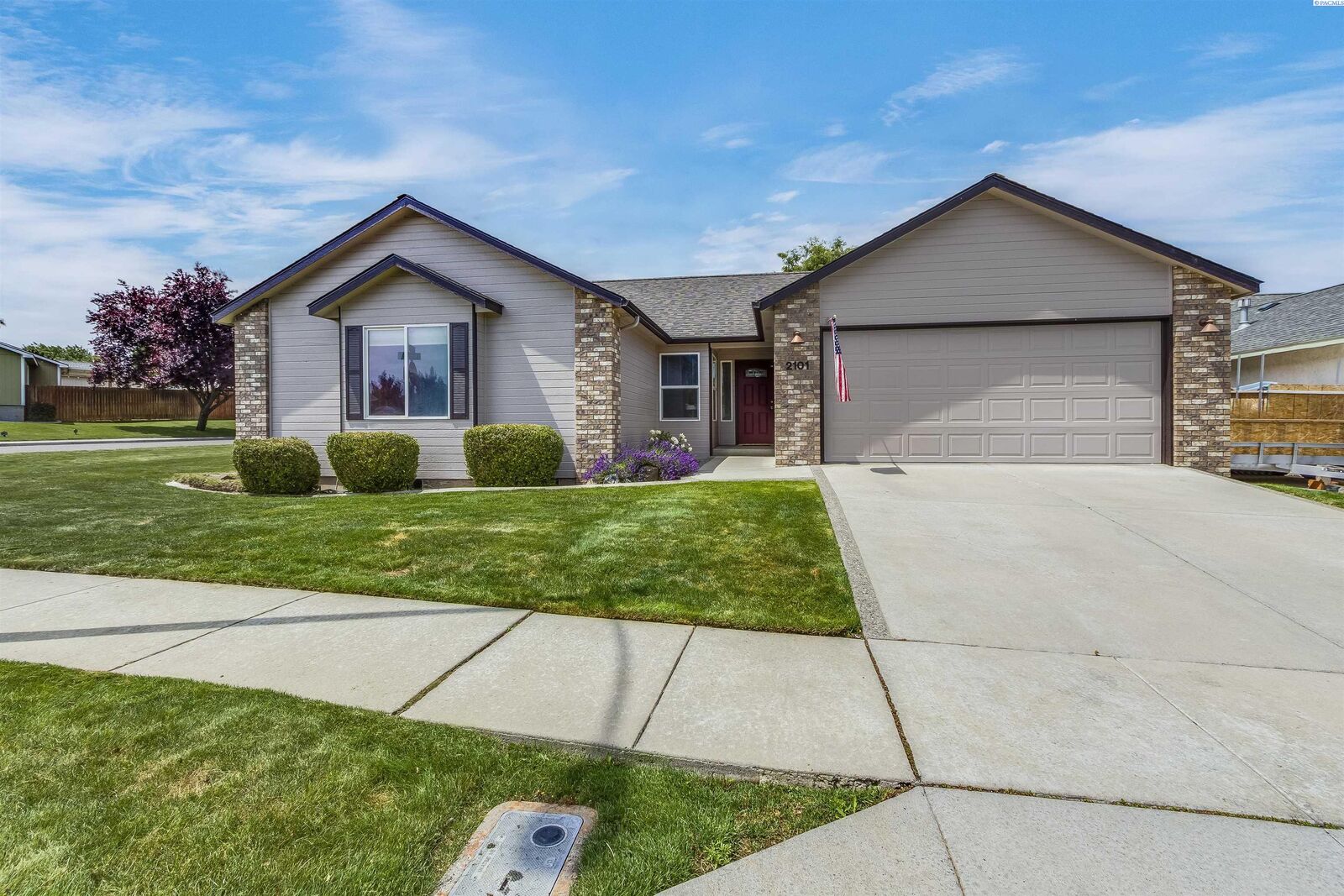 Property Photo: 2101 S Arthur Loop WA 99338