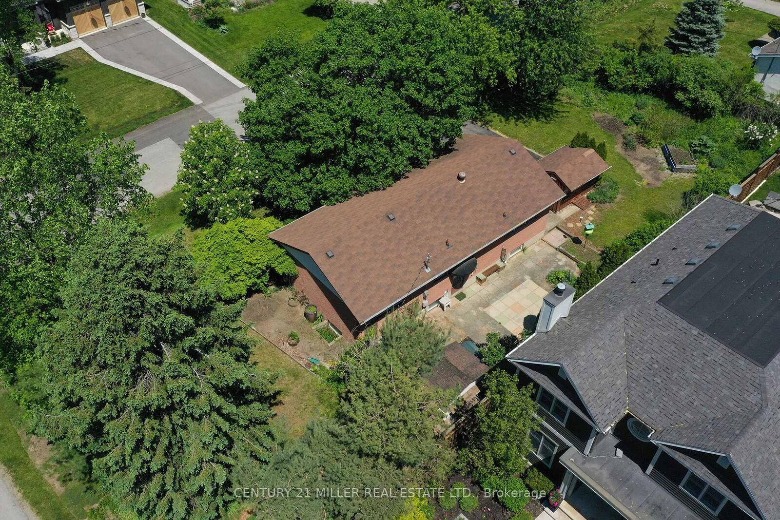 Property Photo:  1304 Avon Crescent  ON L6J 2T7 