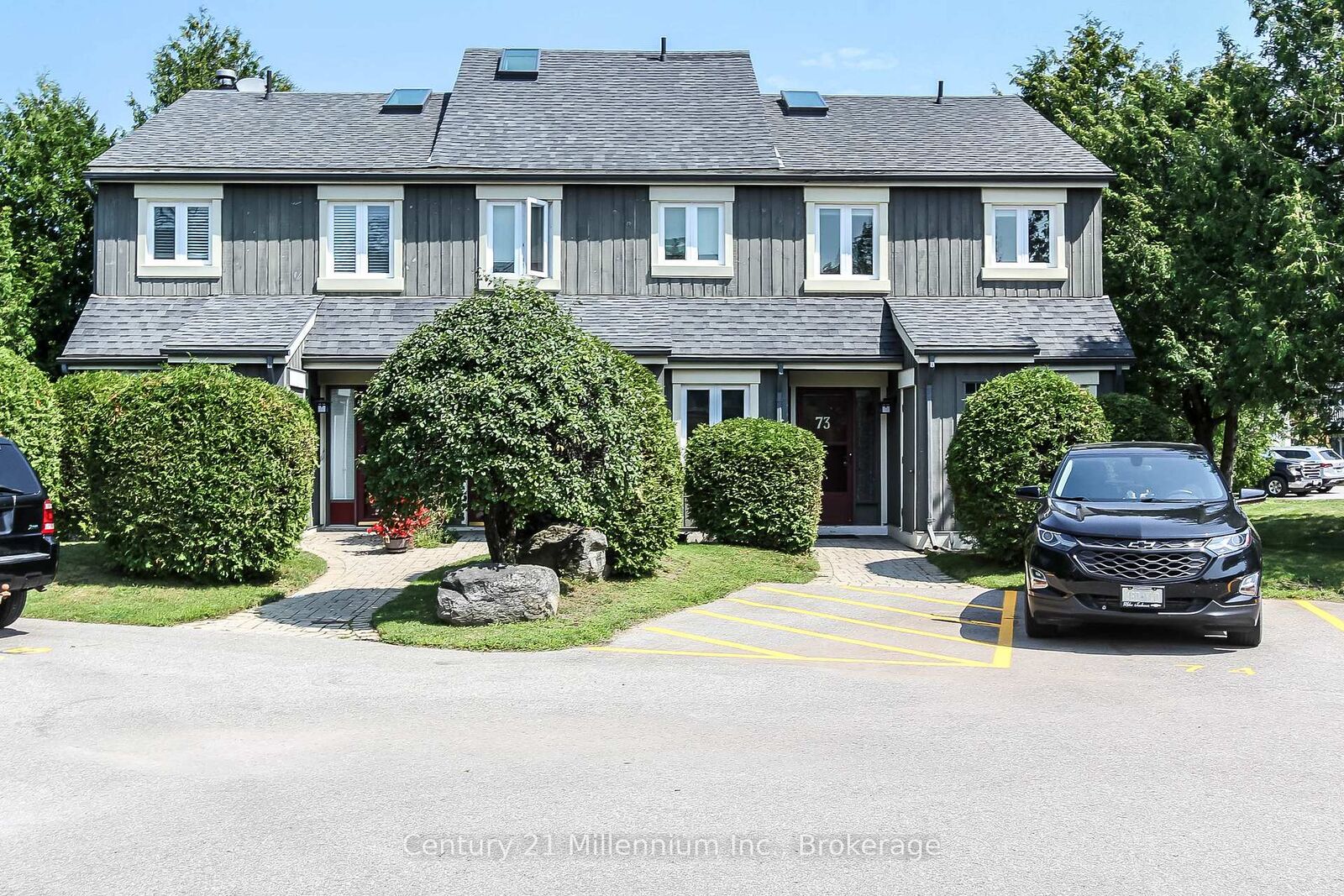 Property Photo:  149 Fairway Crescent 73  ON L9Y 5B4 