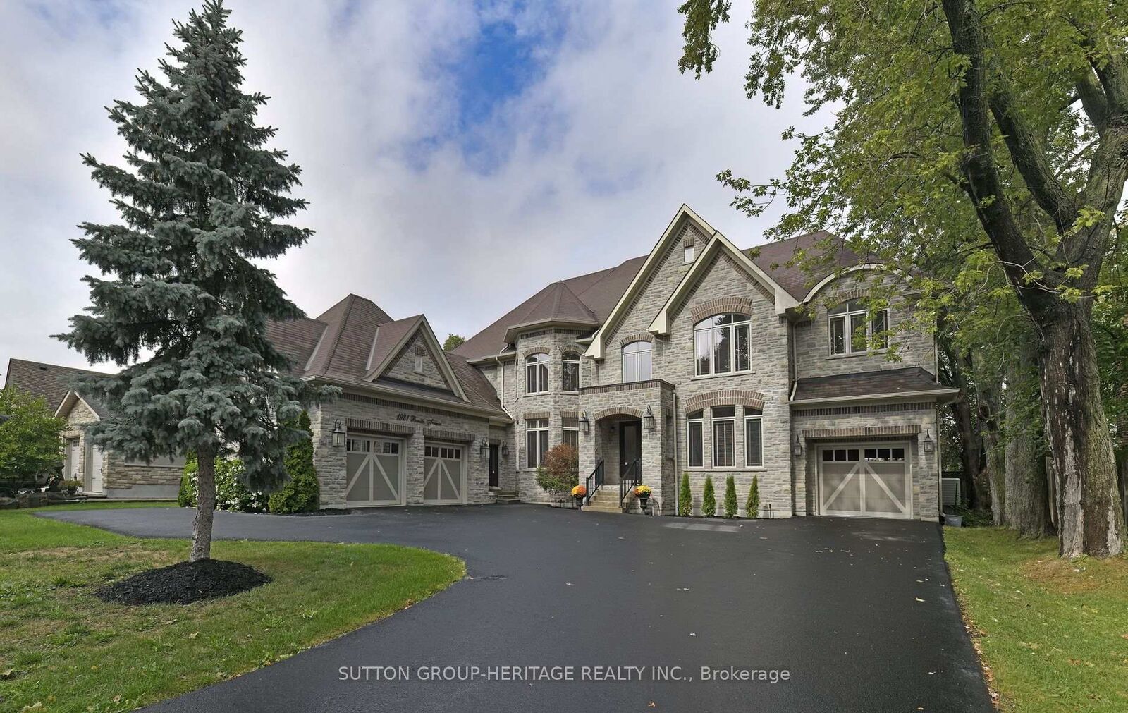 Property Photo: 1921 Bonita Avenue ON L1V 3N1