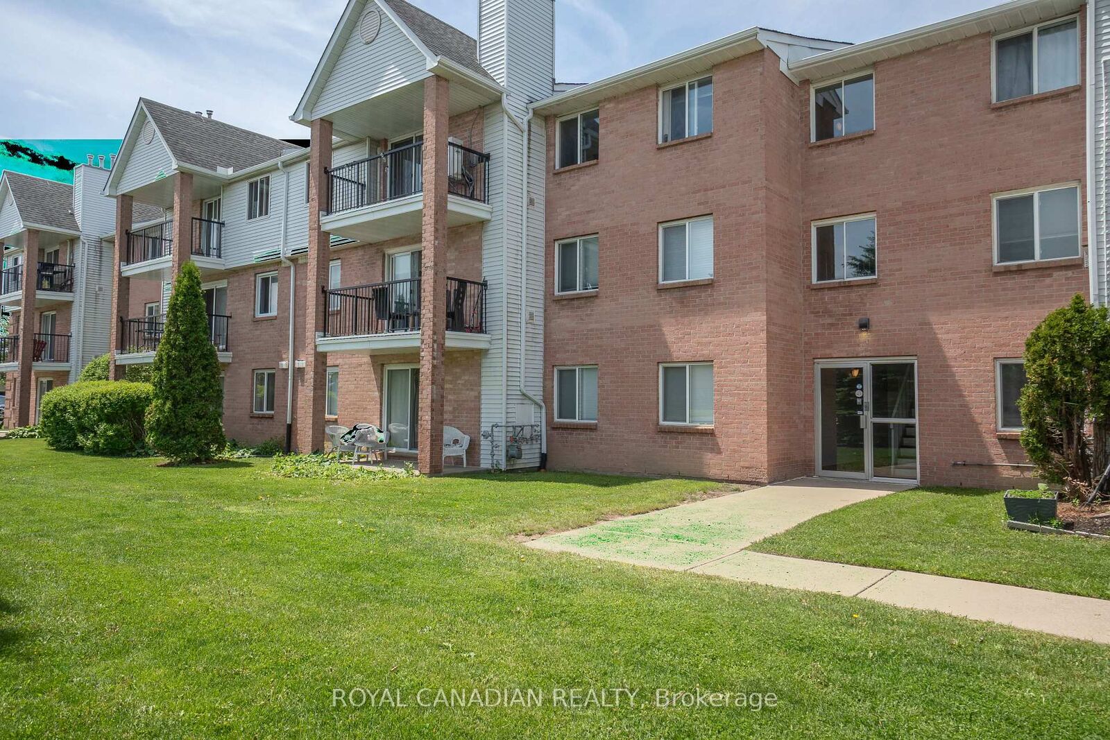 Property Photo: 1096 Jalna Boulevard 87 ON N6E 3B8
