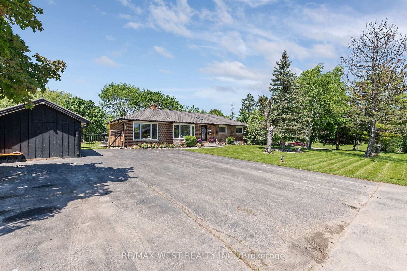Property Photo: 16731 Leslie Hill Road ON L0P 1N0