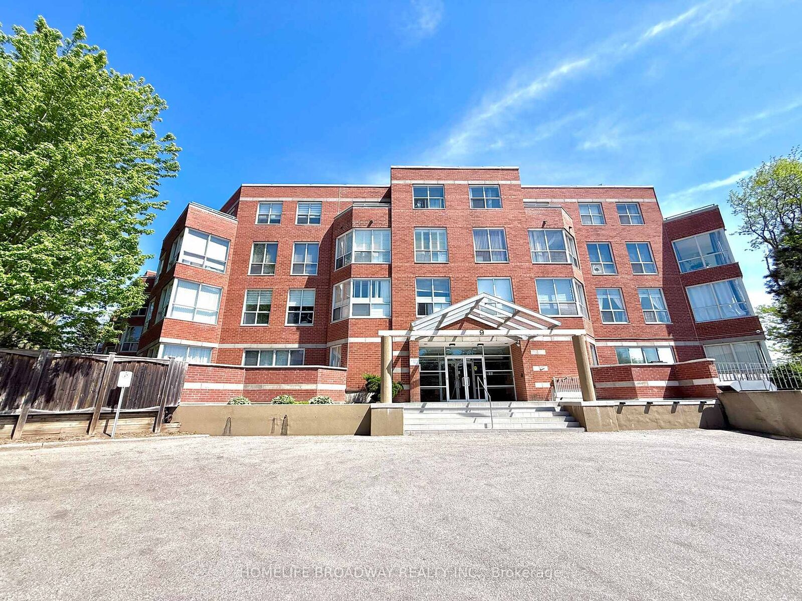 Property Photo: 9 Chalmers Road 203 ON L4B 3N3