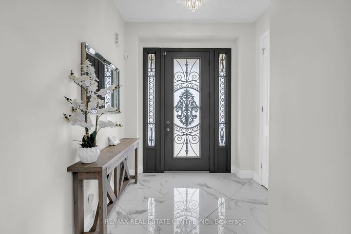 Property Photo: 24 Rising Hill Ridge ON L6Y 0C3