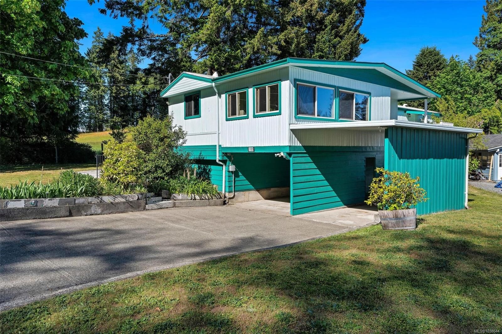 Property Photo:  1105 Bourban Rd  BC V0R 2P2 