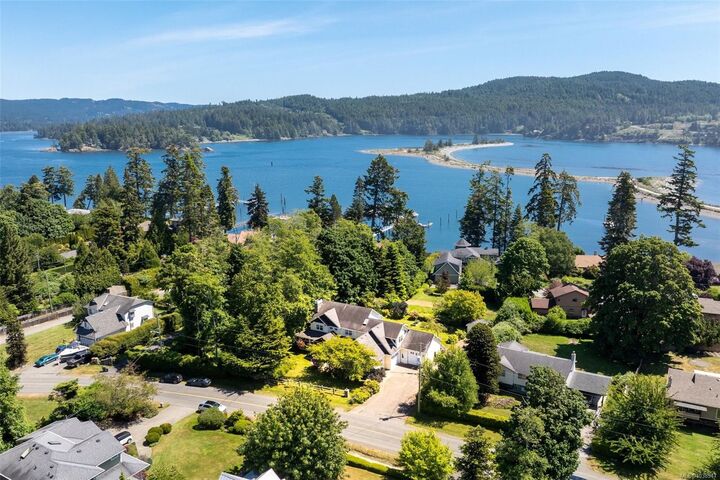 Property Photo: 1559 Dufour Rd BC V9Z 0T6