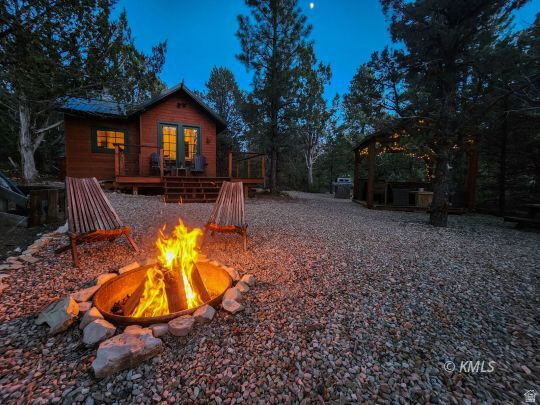 Property Photo: 95 S White Oak St UT 84758
