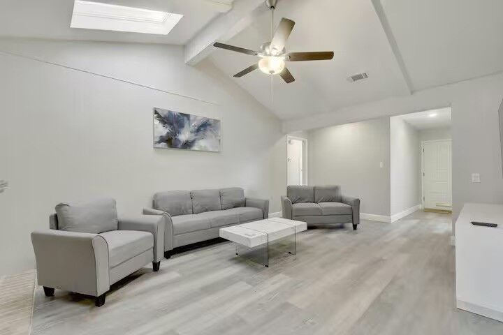Property Photo:  2700 Kerrybrook Lane  TX 78757 