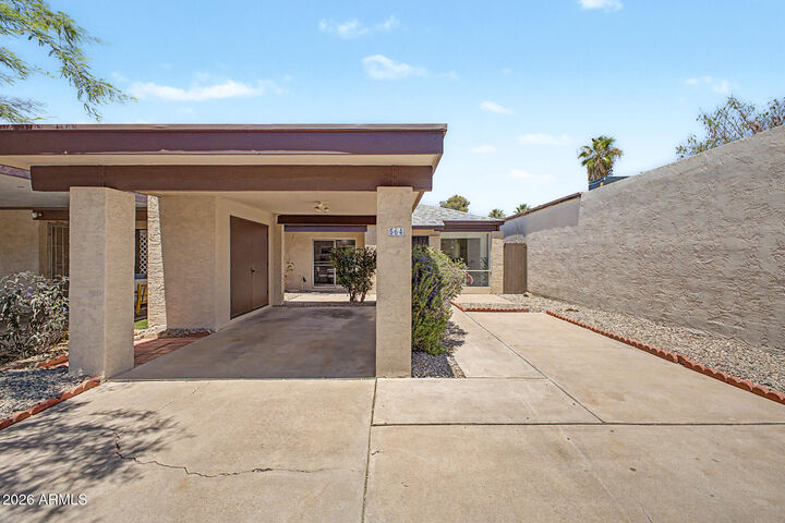 Property Photo:  564 E Royal Palms Drive  AZ 85203 
