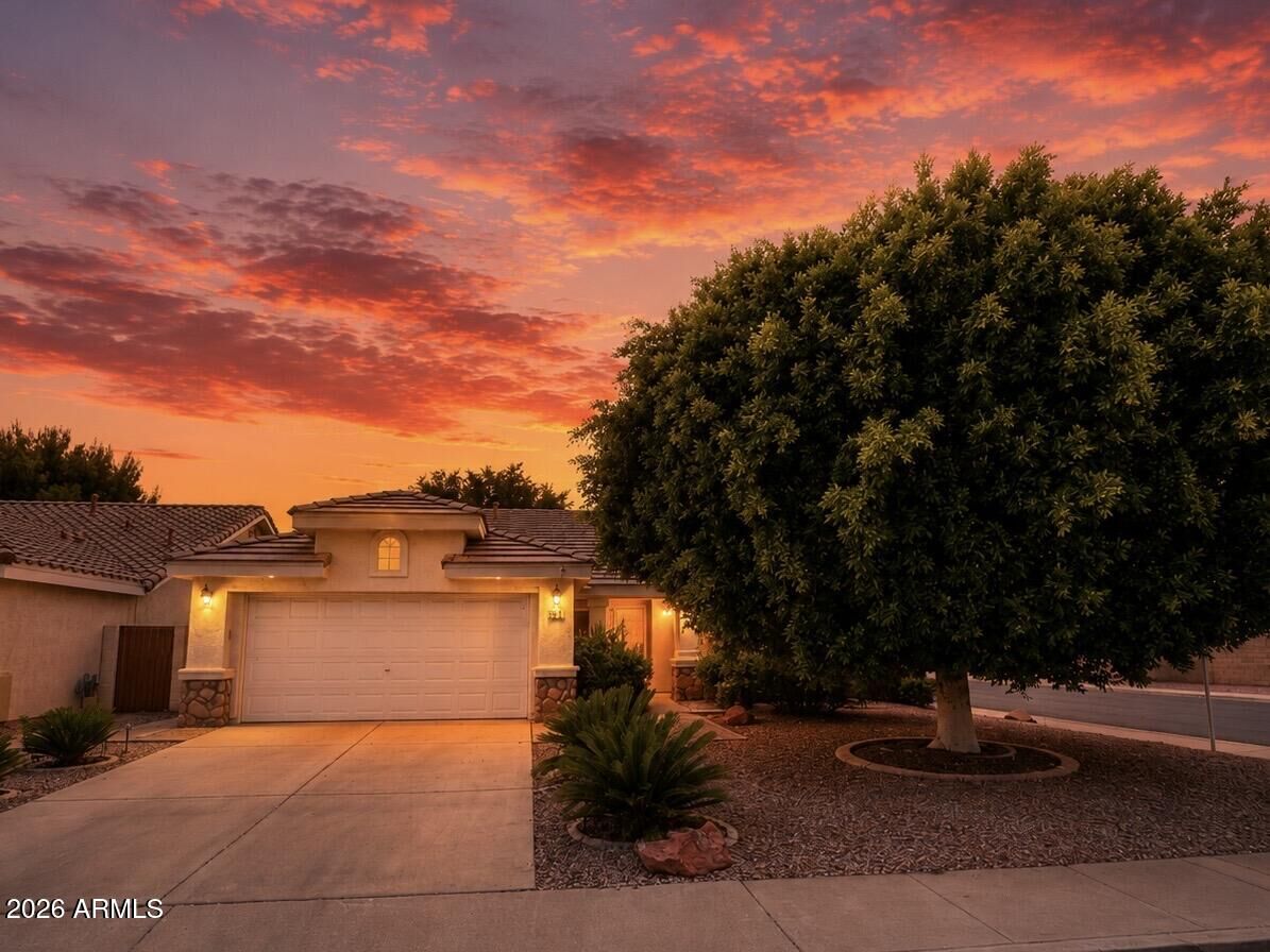 Property Photo: 961 W Hudson Way AZ 85233